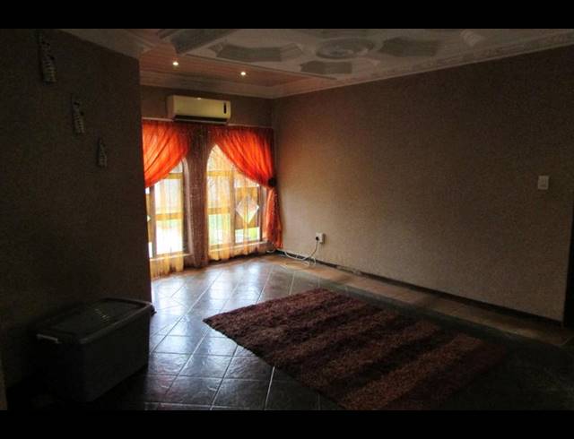 6 BEDROOM HOUSE FOR SALE IN WHITE RIVER EXT 18